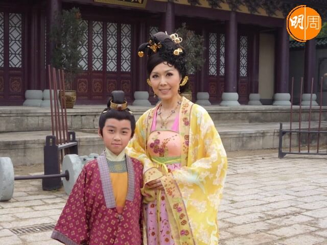 吳諾弘由六歲至十六歲都有拍劇，是○○年後最多產的童星之一，如今已成為全職運動員。