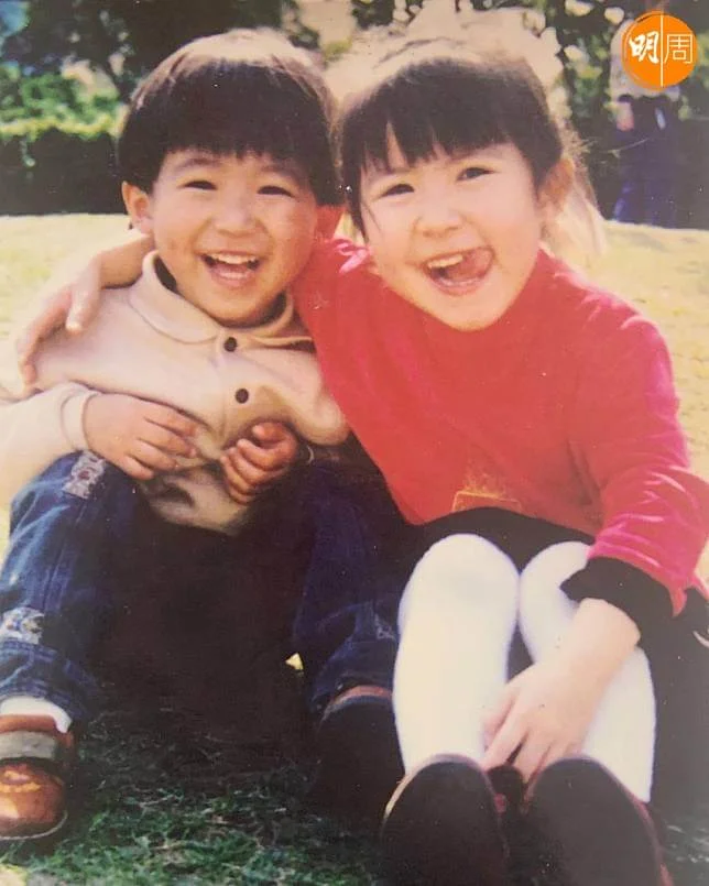 劉佩玥(右)有一個細一歲的弟弟,今年已經成家立室了。