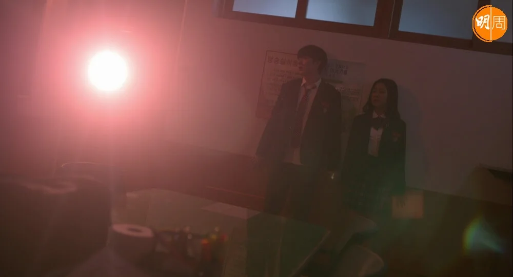 校園內發生連串不可思議事件,導演希望在營造驚悚氣氛的同時,也探討韓國社會現象。