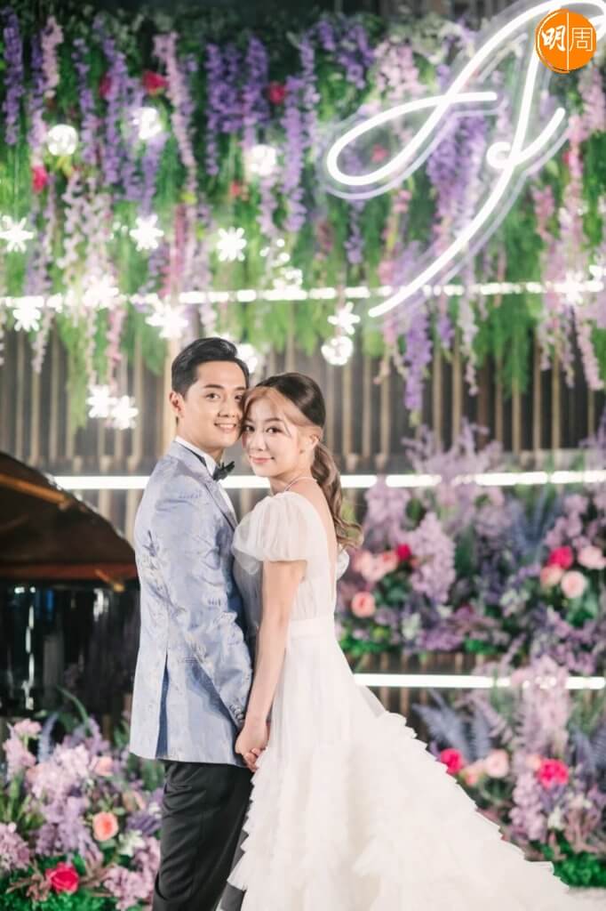 鄭俊弘和何雁詩2021年11月補擺酒，完成為時一年的結婚人生大事。