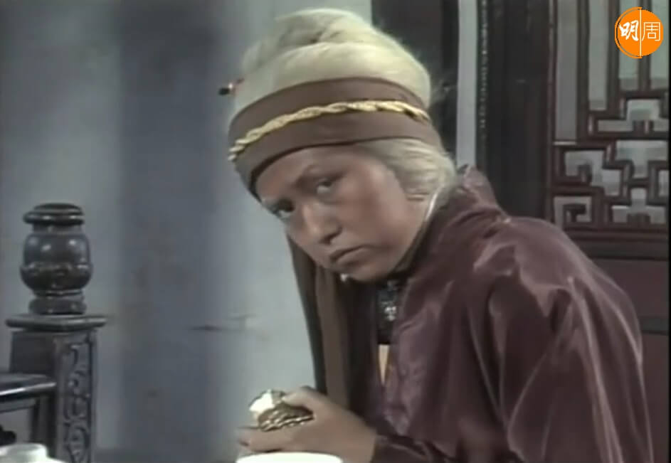 胡美儀在《倚天屠龍記》化老妝演金花婆婆。