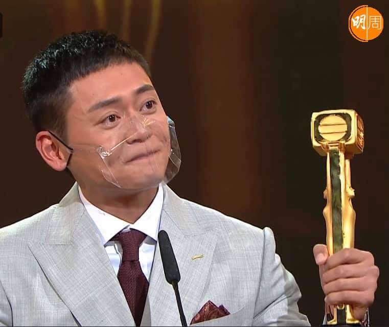 一九年度頒獎禮，張振朗獲頒飛躍進步男藝員。