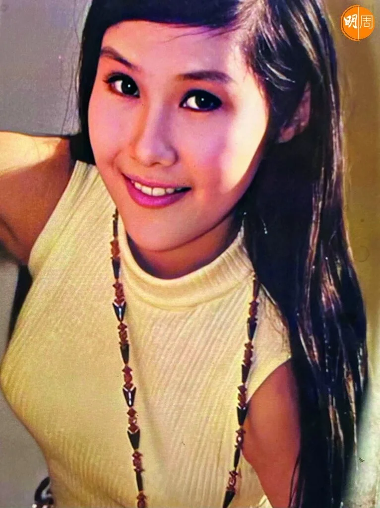 短髮有時,長髮也有時。長髮是大家熟悉的伊人,短髮等於要求自己被重新認識。換句話說,是自主的開始。所以就算電影中的角色仍是弱女,短髮比起長髮,還是獨立一些。