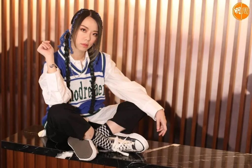  J.Arie由偽文青變成作風大膽形象，她說這個才是真實的自己。