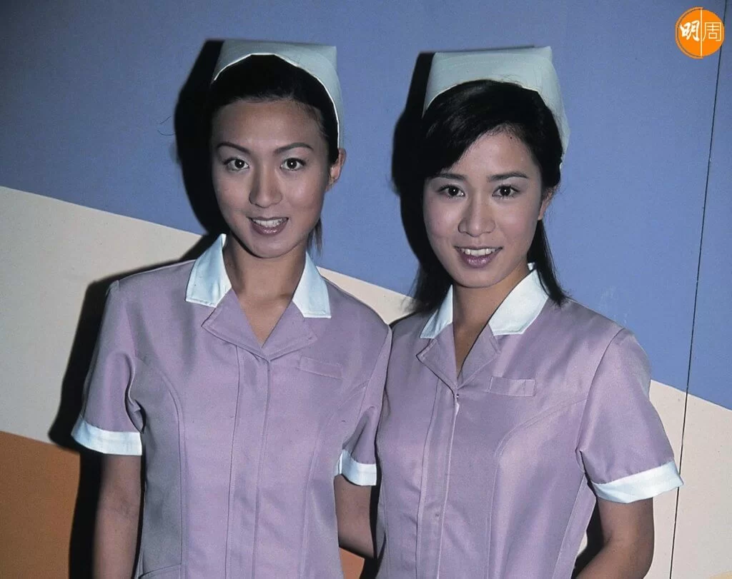 初入行時的嘉嘉，與佘詩曼飾演護士。 
