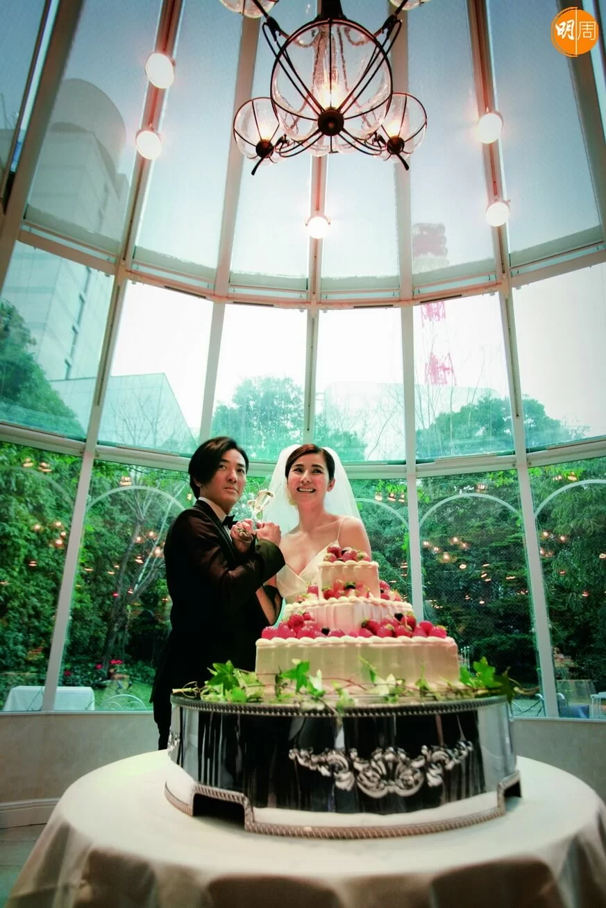 東京是鄭伊健與蒙嘉慧首次外遊的地方，兩人選擇在當地舉行秘密婚禮。