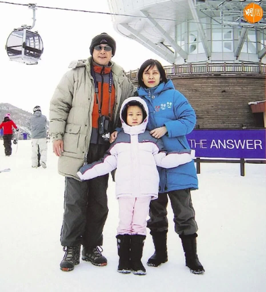 李成昌是愛妻號兼好老竇,很疼愛太太和女兒。