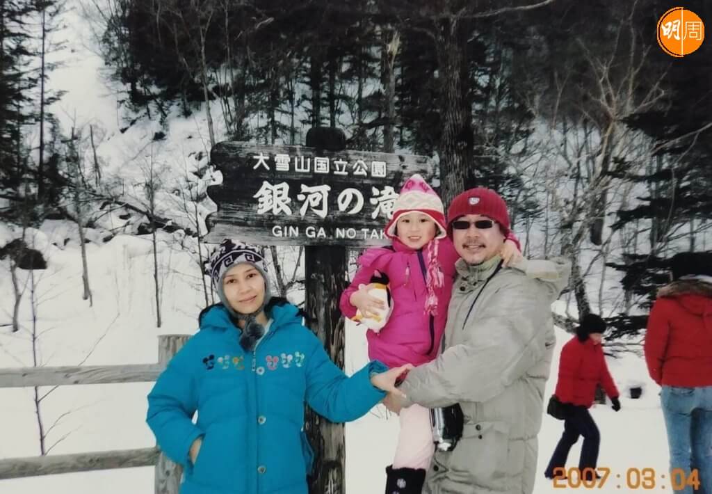 李成昌與太太和女兒。