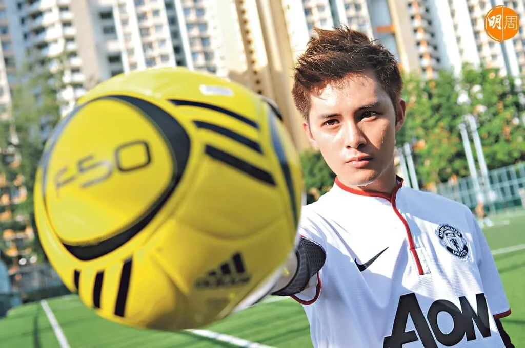 初出道的何廣沛。