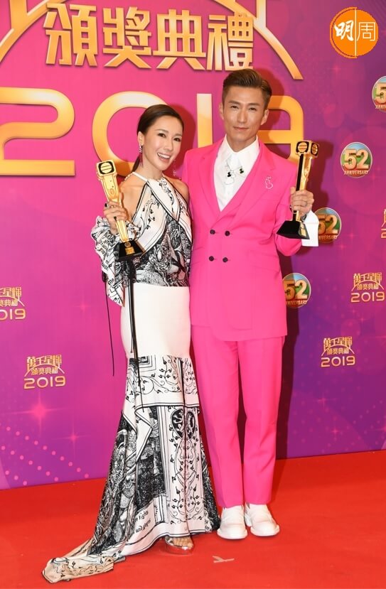 陳山聰和李施嬅憑《金宵大廈》拿最受歡迎拍檔獎。