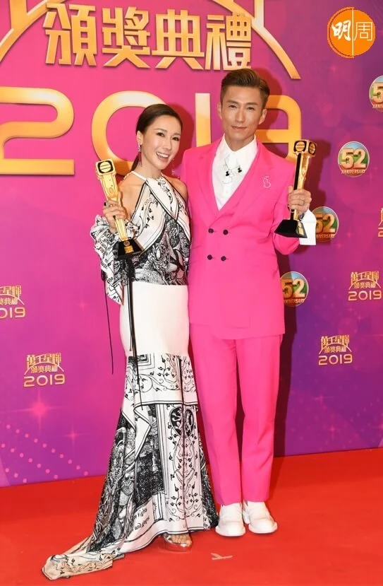 陳山聰和李施嬅憑《金宵大廈》拿最受歡迎拍檔獎。