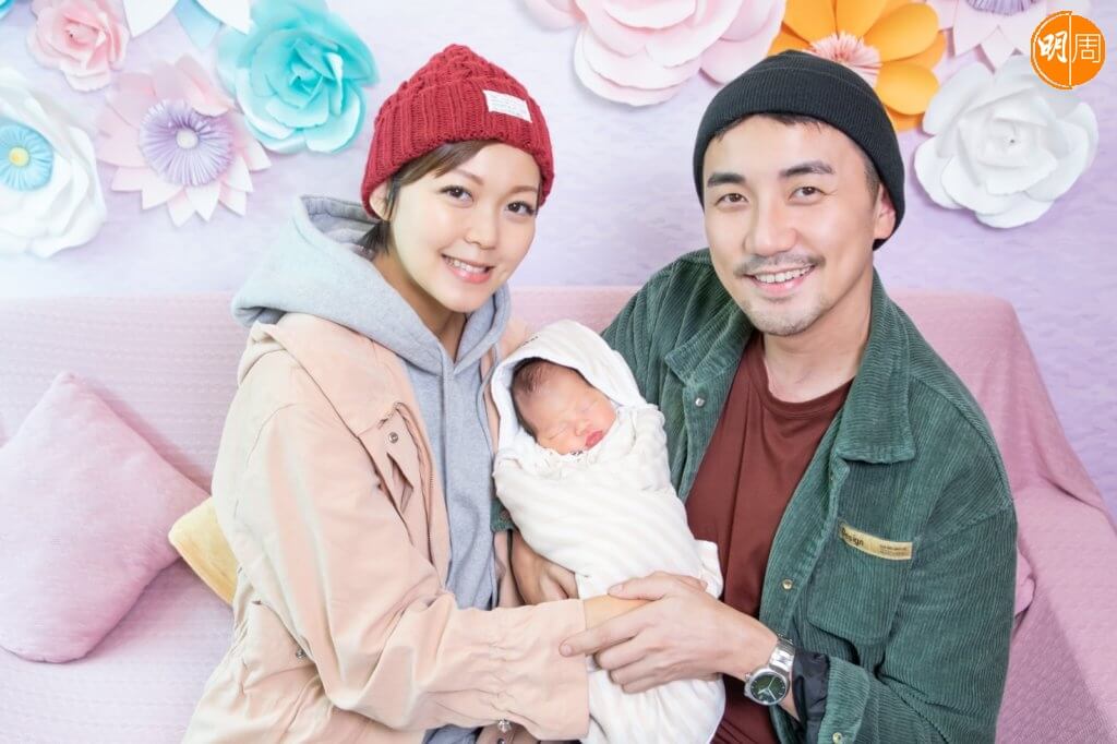 洪永城與梁諾妍拍拖三年，去年七月結婚，上月榮升父母。