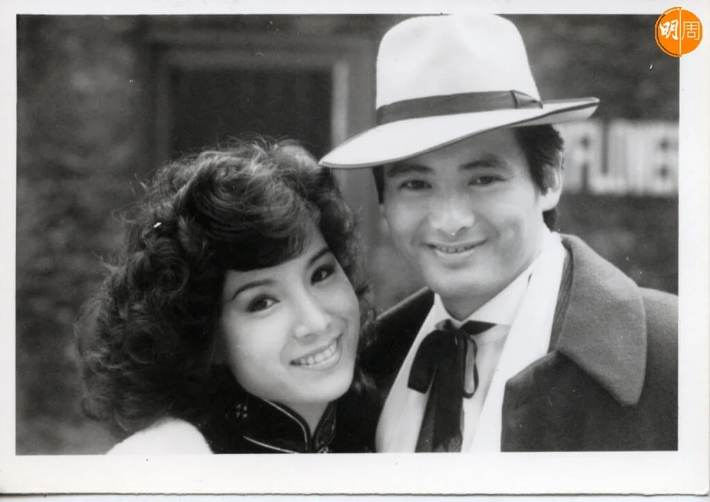 姚煒與周潤發同期在無綫拍攝劇集。