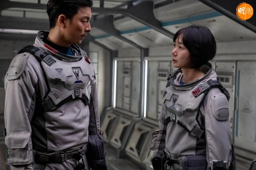 就算有孔劉及裴斗娜擔演，《寧靜海》口碑也不似預期，監製鄭雨盛早前也親自出面解畫。