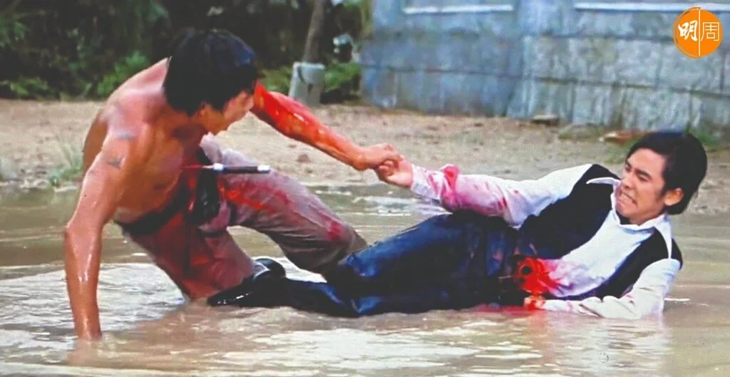 《大決鬥》(一九七一)中狄龍是唐人傑,姜大衞是江南浪子。本來各為其主,但敵愾同仇,最後聯手殲滅罪魁禍首。但更大的死對頭不是一個人,而是一個時代: 軍閥。