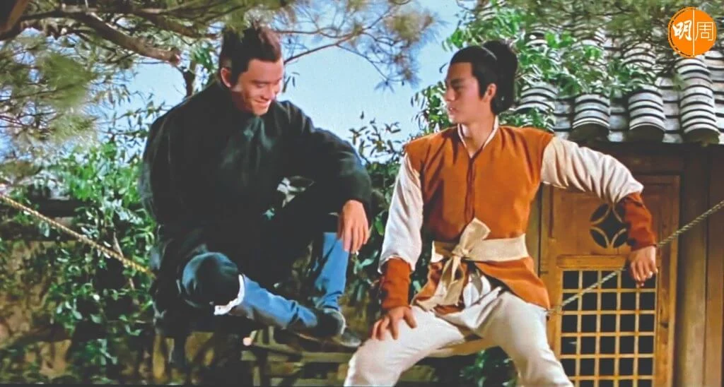 《新獨臂刀》(一九七一)由姜大衞接下原本是王羽的「角色」,人殘心不廢,多得狄龍飾演的封俊傑陪伴與鼓勵。但名叫雷力,僅得一臂的姜甘心隱姓埋名,避開江湖是非。封卻是血氣方剛,終一步步走向奸人陷阱,含恨而亡。