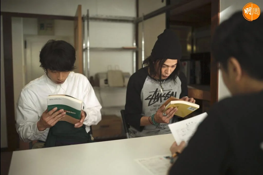 森山與片中友人東出昌大任職電腦繪圖師。