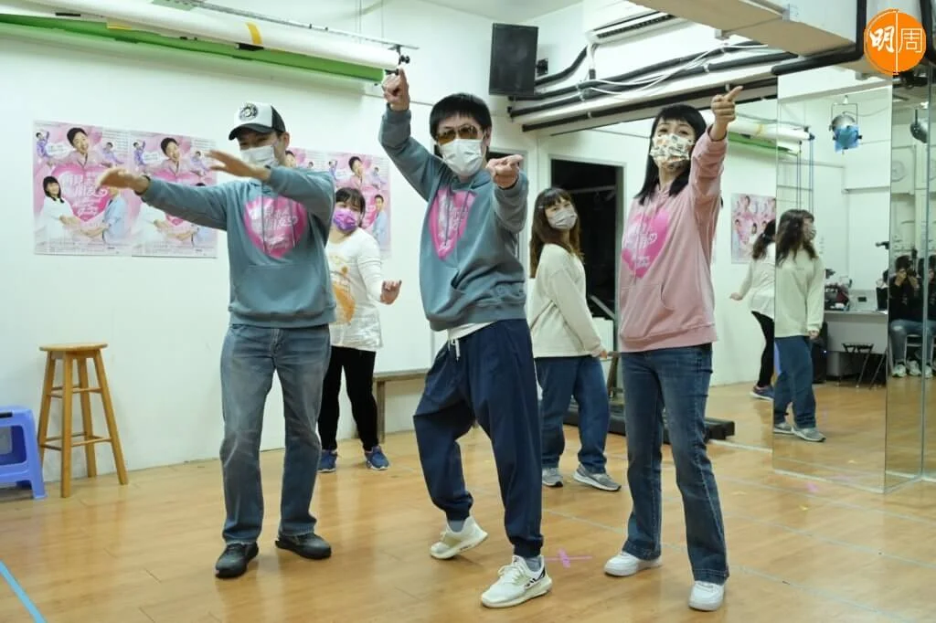 Sam和Elaine覺得加入了思捷的搞笑元素,令這個音樂劇更加精采。