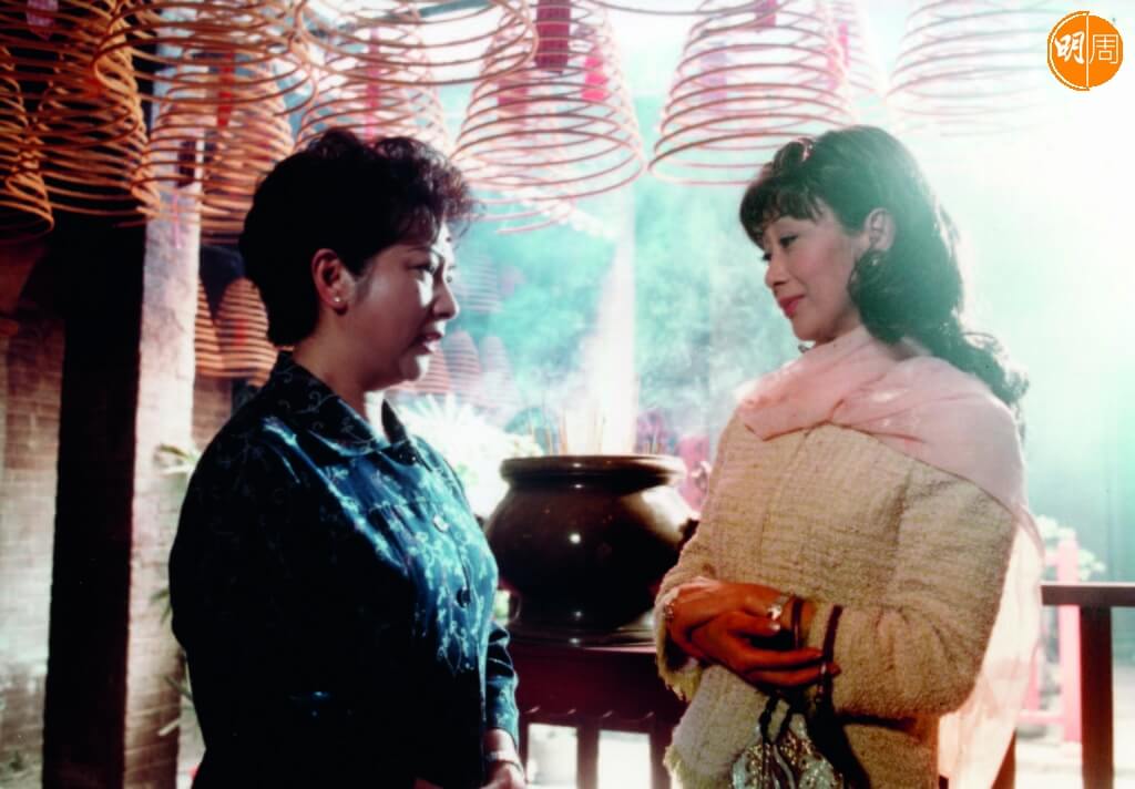 陳曼娜的代表作《十月初五的月光》中的萬朱莎華，與薛家燕合作，劇中的拜神場口令她有點壓力。