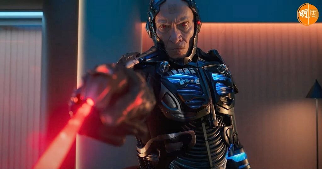 片中最恐怖的人工智能權威機器警察Yonyx，十足醜樣版鐵甲威龍。