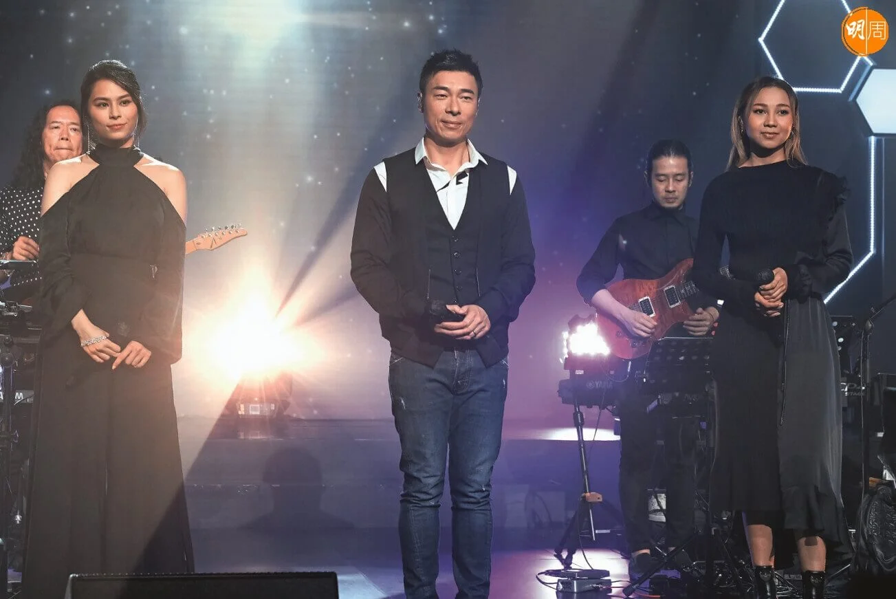 ○○年寶麗金唱片公司成立五十周年，一眾環球歌手錄影《Chill Club》，當時安仔亦有現身。