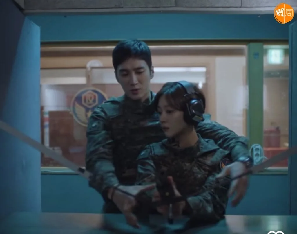 安普賢教曹寶兒練槍