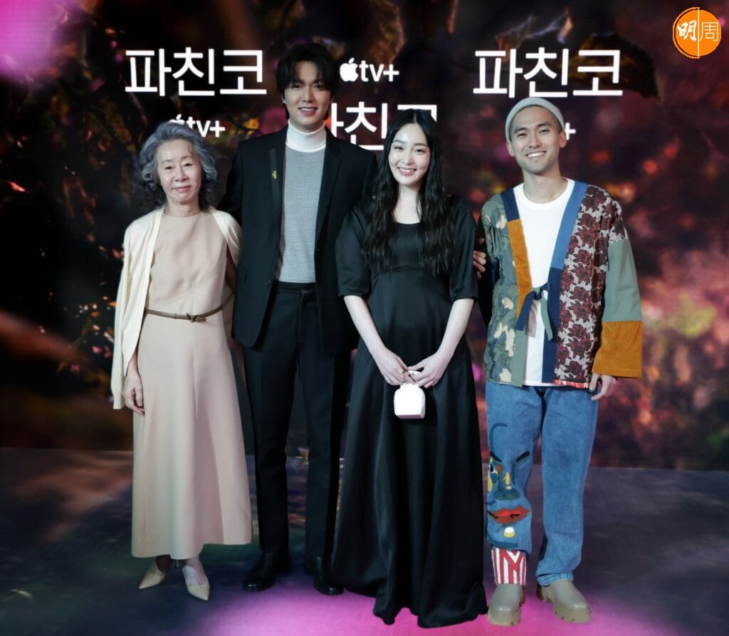 尹汝貞（左）與金敏荷（左三）分別飾演晚年及少女時期的順慈，而Jin Ha 則飾演順慈的孫子Solomon 。