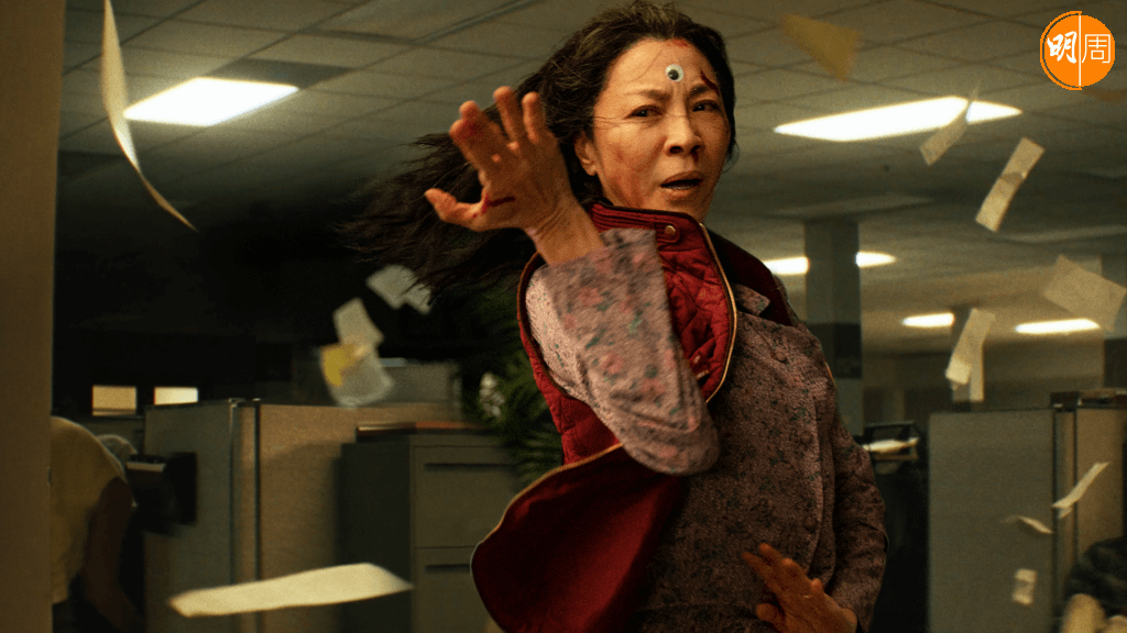 楊紫瓊主演的美國片《奇異女俠玩救宇宙》，贏得影評觀眾激讚。
