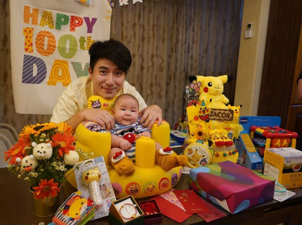 兒子一百日，梁証嘉特別舉行派對慶祝。