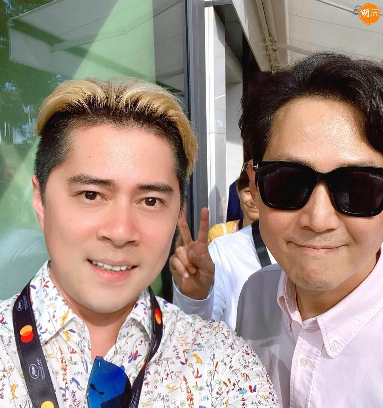 徐天佑在康城影展也有跟李政宰合照。