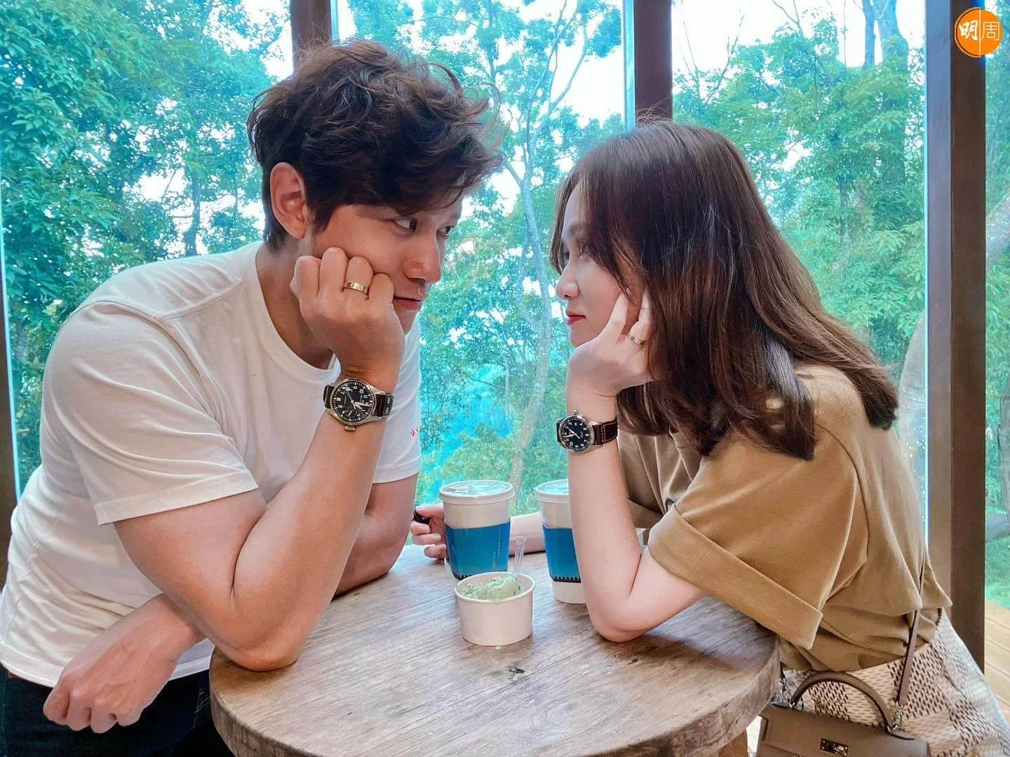 婚後個半月，終於補發夫妻甜蜜合照。