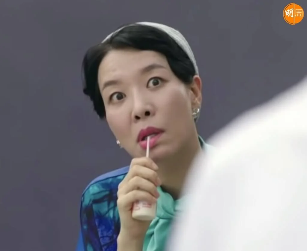 《海岸村Cha Cha Cha》中,車清華的花痴造型令人眼前一亮。