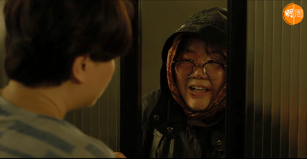 在《上流寄生族》中，李姃垠飾演埋藏驚人秘密的管家。