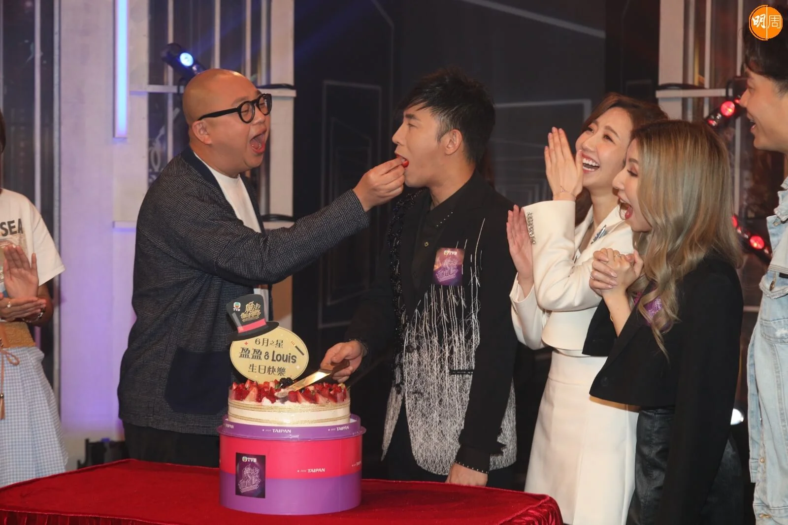 Bob掛住餵甄澤權食士多啤梨,唔得閒給馮盈盈介紹男仔。