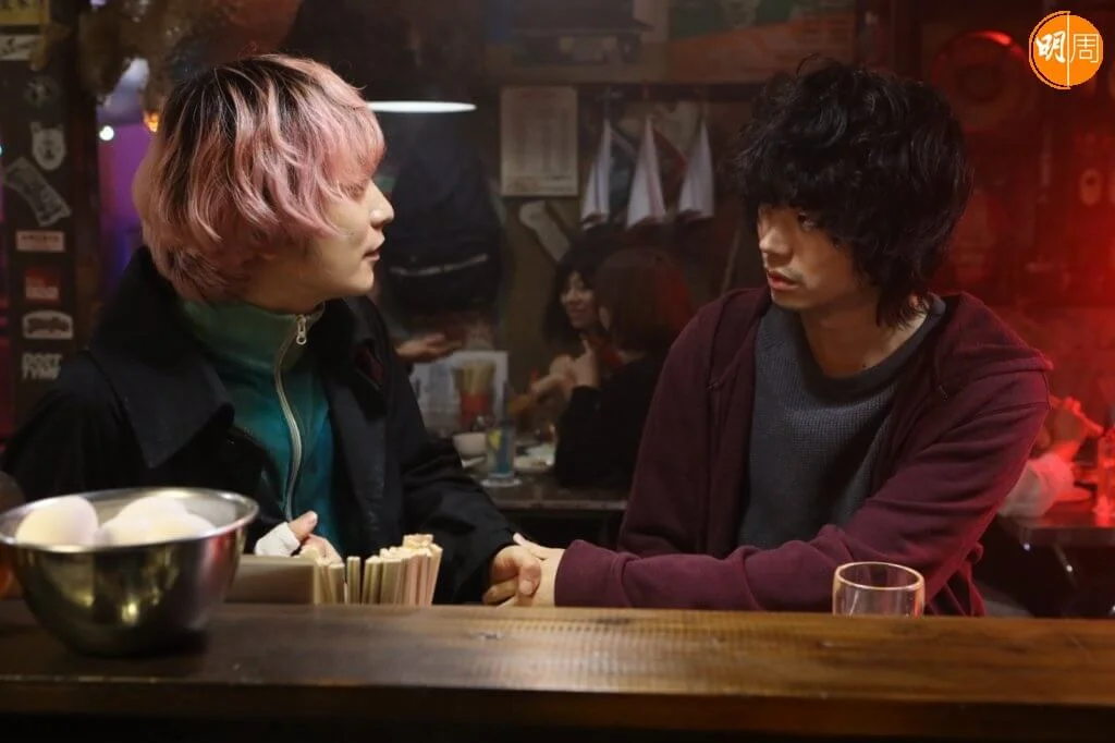 菅田將暉在電影《漫畫殺人狂》中與SEKAI NO OWARI主音Fukase合作,產生出特殊關係。