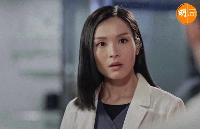 李佳芯在《白色強人II》的聲演讀白，相信是上一輯的對白剪輯下來。