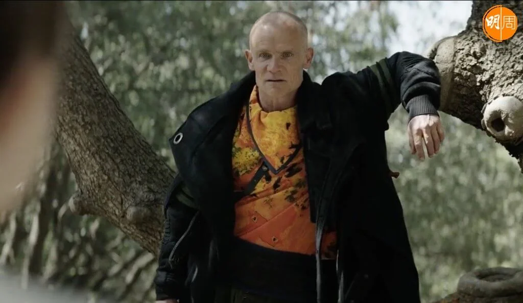 樂隊Red Hot Chili Peppers成員Flea,客串扮演的賞金獵人綁架莉亞公主。