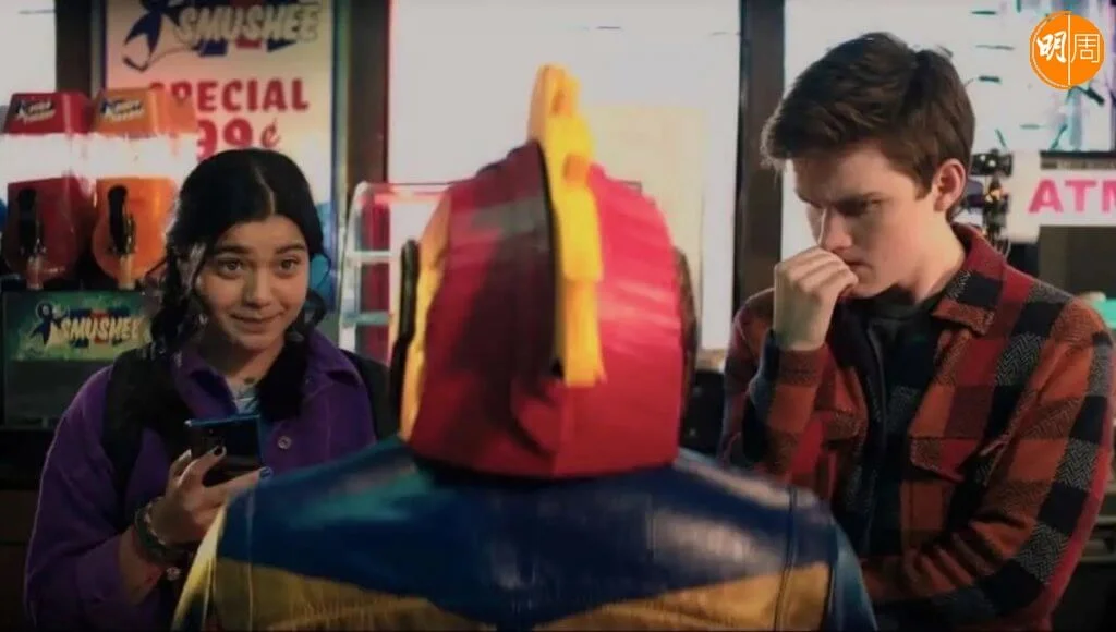 女主角與知心好友偷偷離家出席漫威粉絲活動時，突然得到超能力，晉身超級英雄行列。