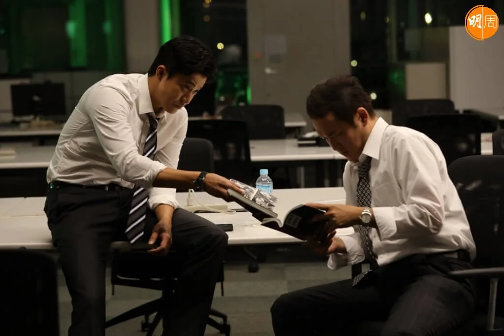 小栗旬與中村獅童飾演一對情義兩心知的刑警,表現不俗。