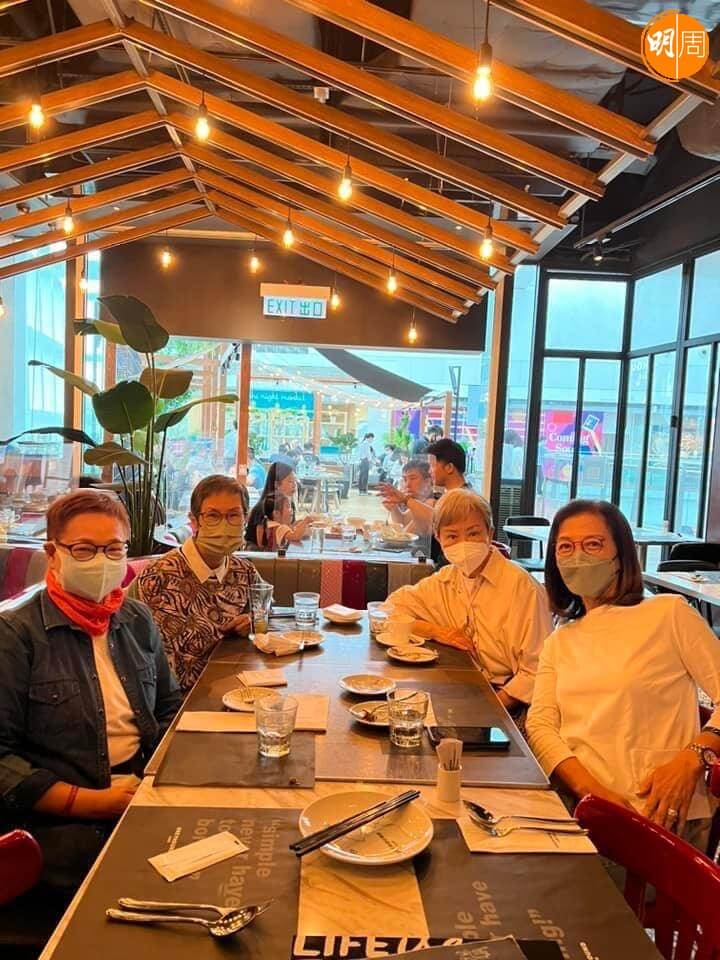 焦姣與三位好朋友李琳琳、馬海倫和資深傳媒人汪曼玲茶聚。（圖片來源：汪曼玲@facebook）