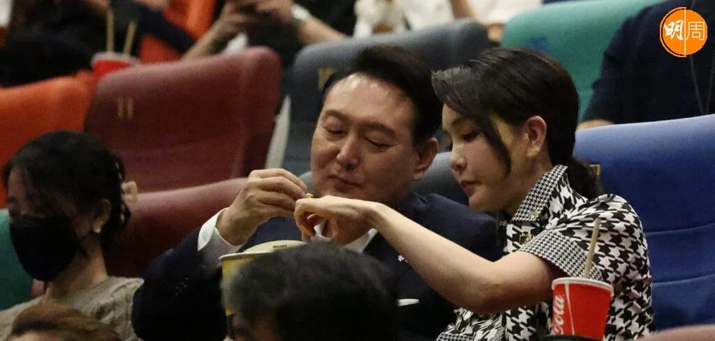 南韓總統尹錫悅與夫人觀賞《孩子轉運站》後,設宴招待宋康昊及《分手的決心》導演朴贊郁。