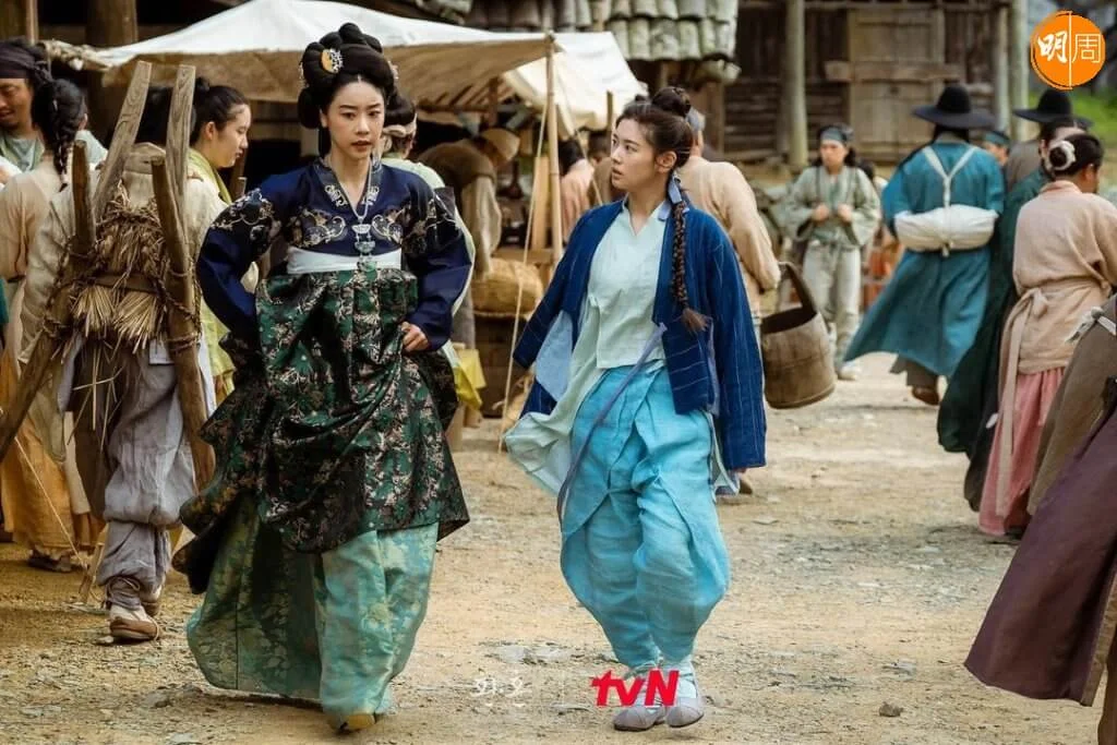 靈魂付在盲女的落壽,被買去妓院,得朴素珍飾演的妓院主人幫忙。