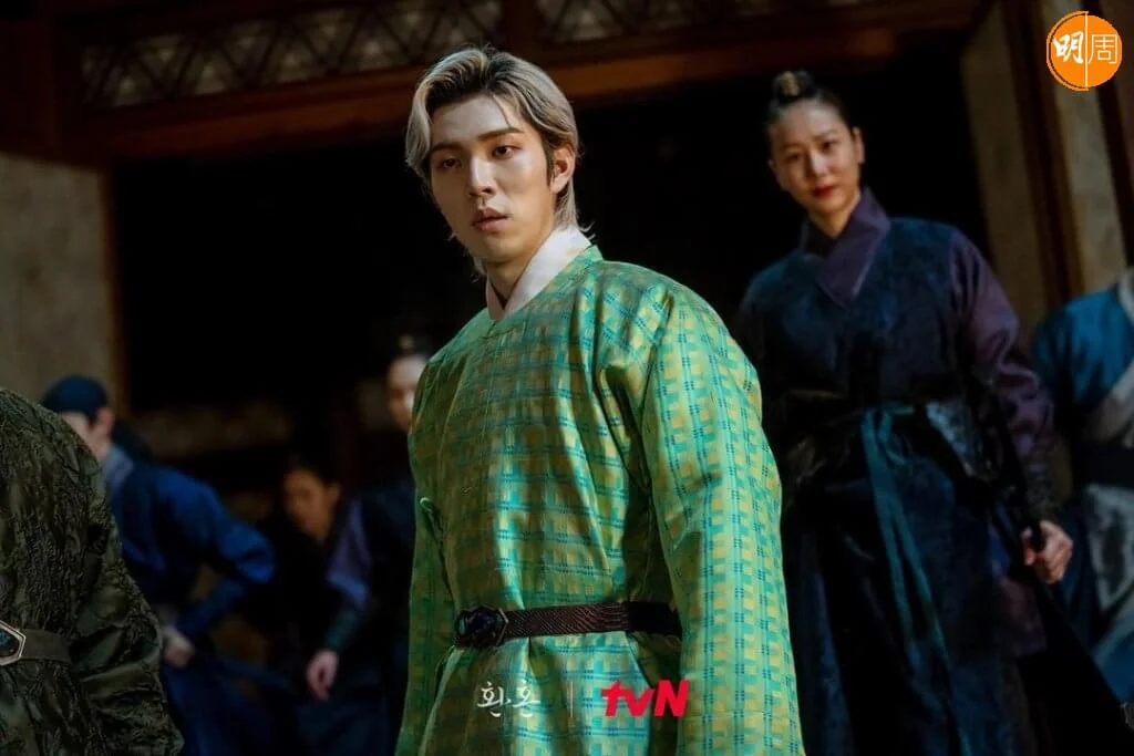 劉仁秀演「松林」的繼承者,他的金色短髮造型,的確……