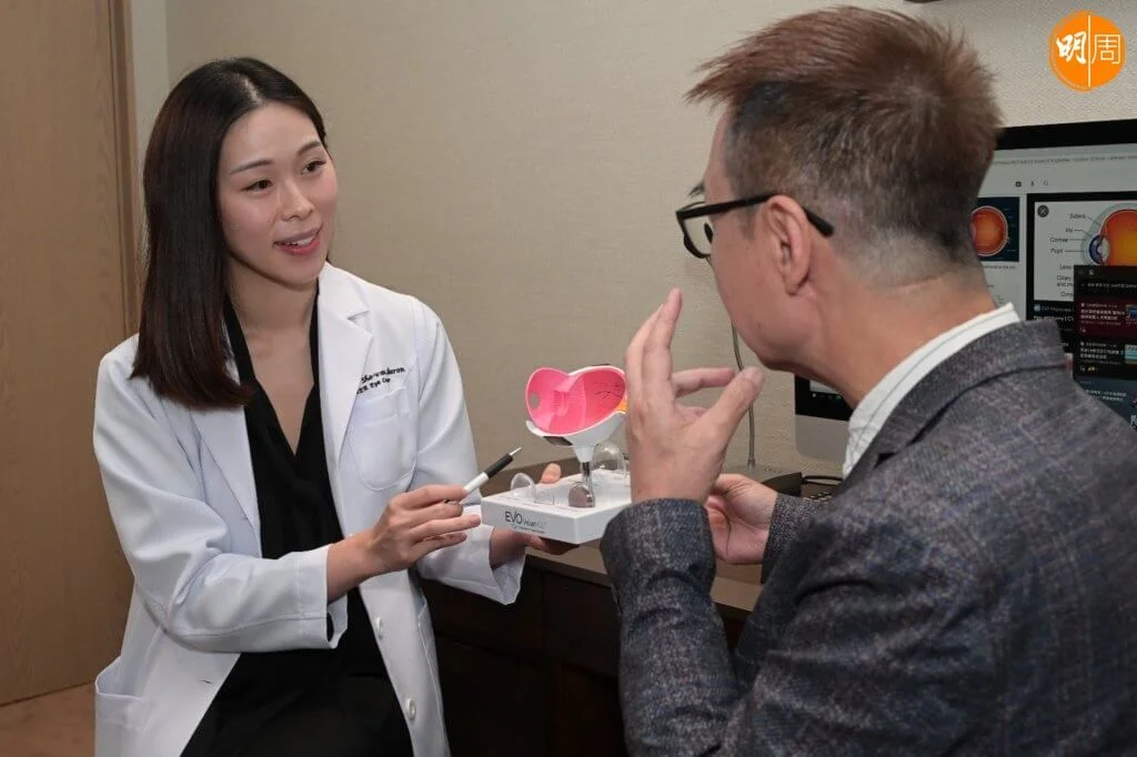 眼睛明亮有神,人都特別精神。