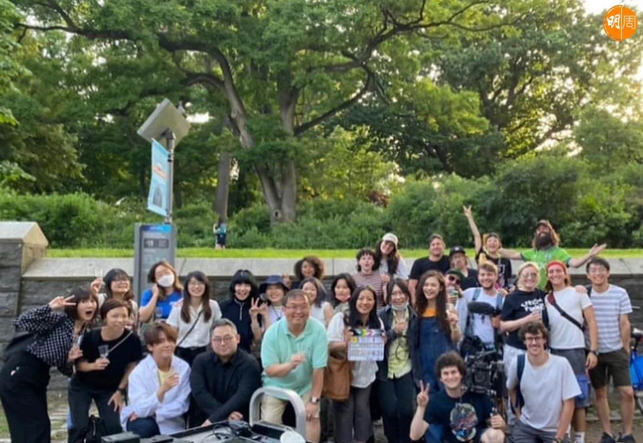 除了姜濤，原來魯生（魯庭暉）也在相片中