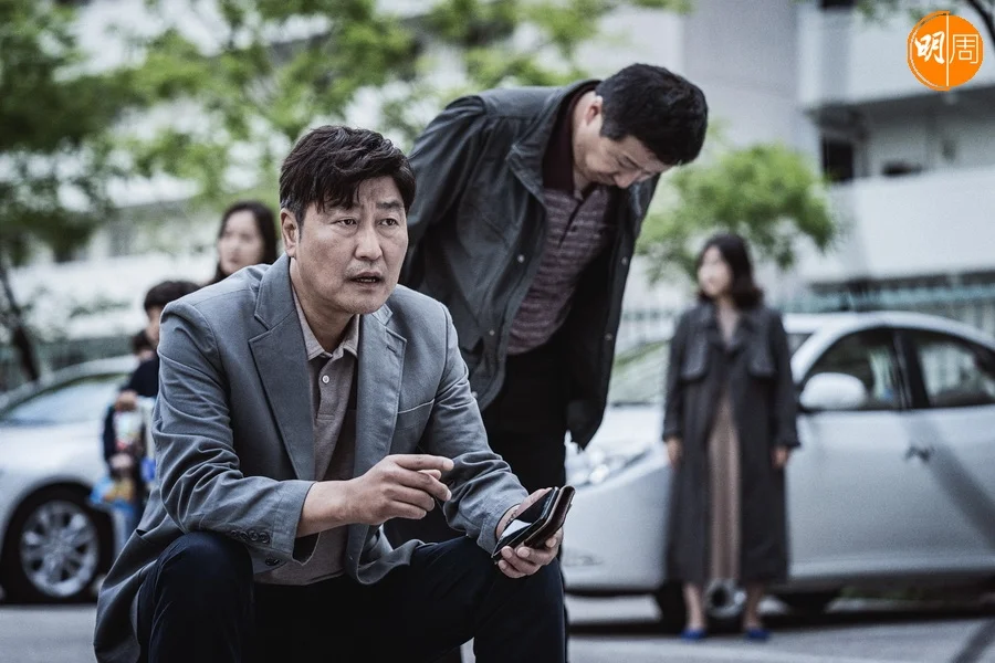 宋康昊在片中飾演刑警，為營救乘客而作出一個性命攸關的決定。