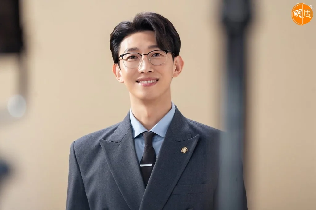 姜其永在劇中演資深律師,角色討好。