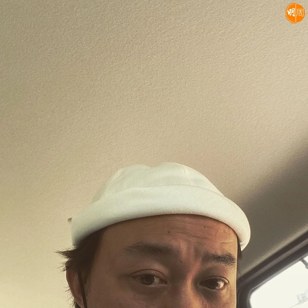 Eason露半臉感謝大家的愛和支持。