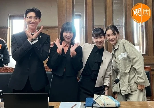 姜其永與朴恩斌合演上司下屬,劇中嚴肅的他鏡頭下其實十分搞笑。