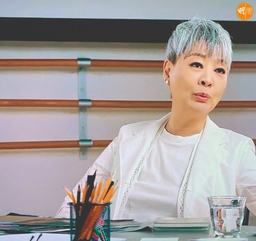 快近一百部的電影幾近不可能全數看齊，但有一特點卻相當明顯，那就是不論戲分多少，年齡老嫩，階級高低，她必然能讓角色成為全片得分的一環，難怪她會被一次又一次被提名最佳女配角，又獲獎八次。